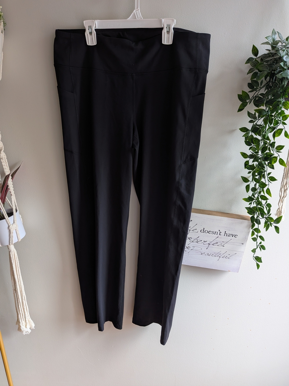 SHAMBHALA Black Mid Rise Straight-Leg Women's Pants In Excellent Condition